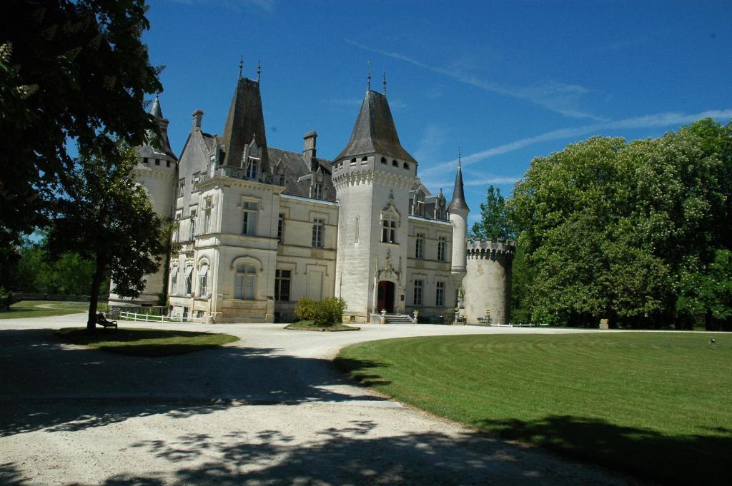 Château-Hôtel de Nieuil Extérieur photo